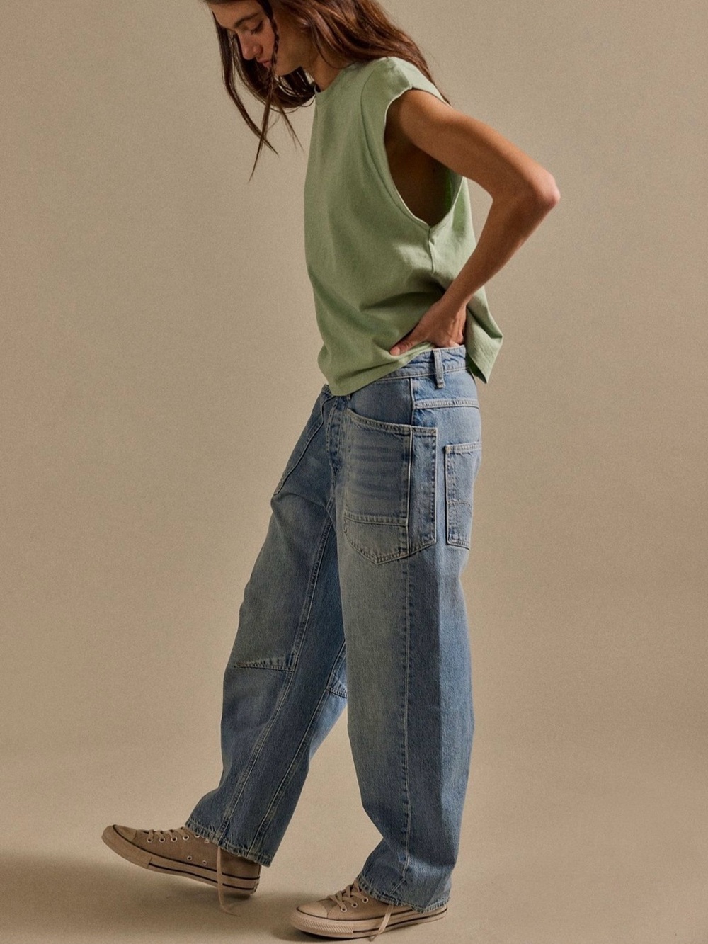 Free People We the Free Minimalist Moxie Barrel Jean Size 31 Light Wash - Picture 4 of 10